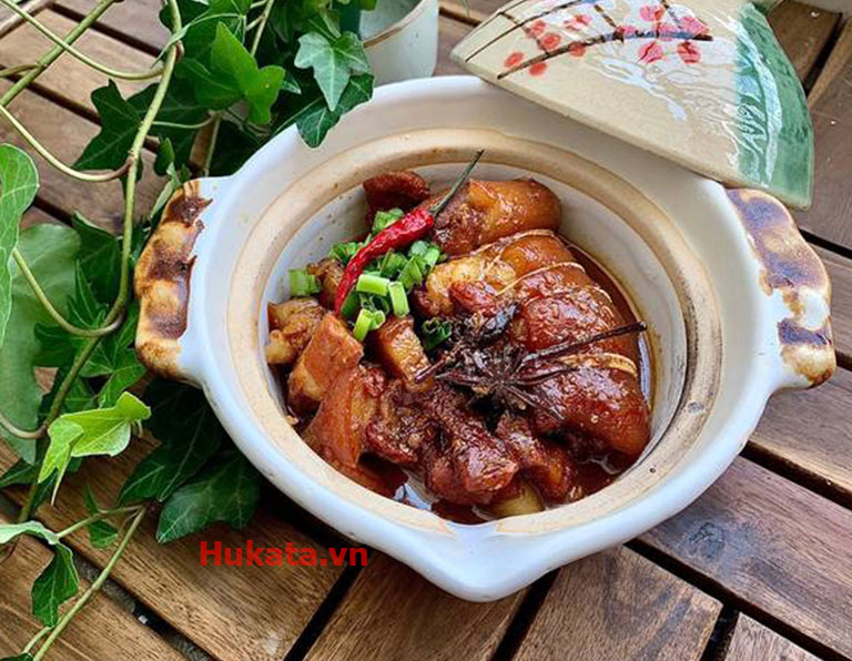 Hoa hồi là gì? Có tác dụng gì? Cách sử dụng. 3 thit kho hoa hoi